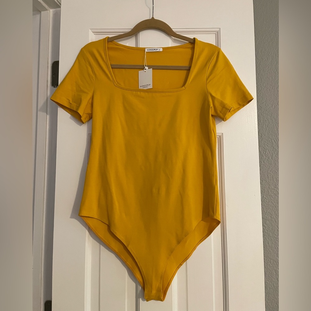 EUC Bell Sleeve Lace/Crochet Cut Out Top in Gold - Picture 8 of 8